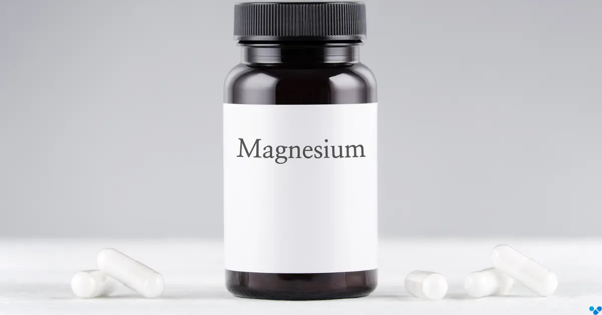 Magnesium Nahrungsergänzung in einer Dose mit weißen Kapseln